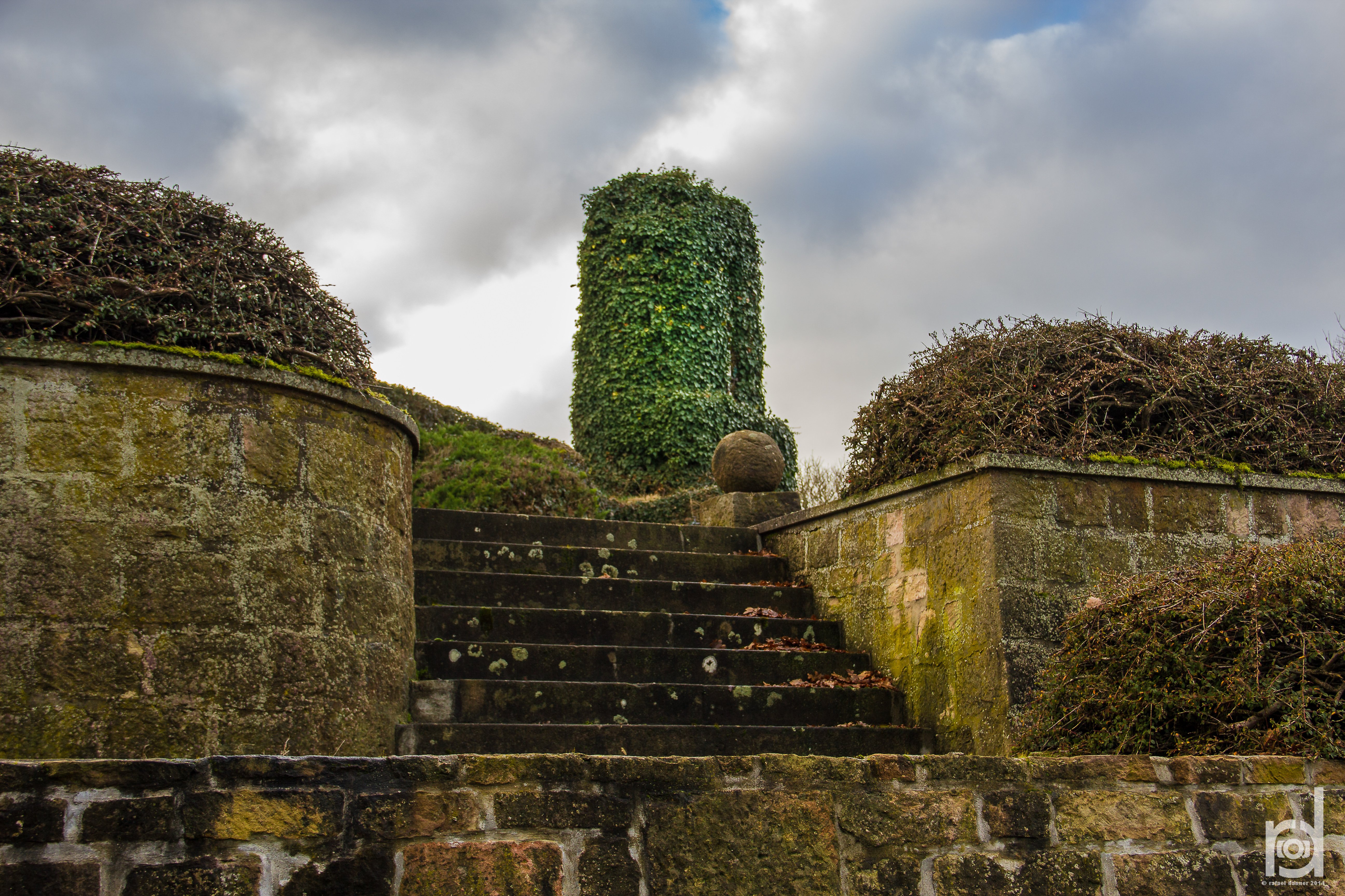 Escalier vers le monument aux morts