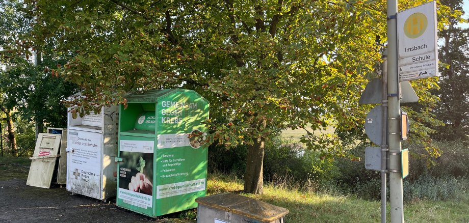 An dieser Stelle unterhalb der Grundschule sollen die Glascontainer aufgestellt werden.
