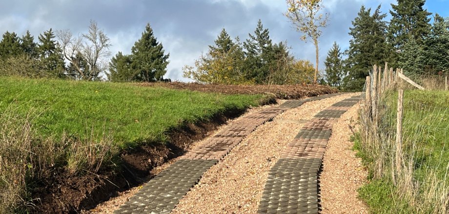 In Eigenleistung haben Anlieger den Wirtschaftsweg "Zum Krottenpfuhl" hergerichtet. Wirtschaftsweg "Zum Krottenpfuhl"